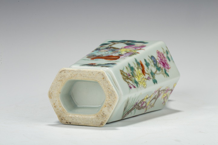 古玩陶瓷民國·粉彩八仙人物圖六方小瓶真品鑒賞圖