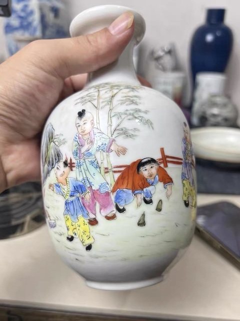 古玩陶瓷粉彩嬰戲圖盤口瓶拍賣，當前價格8600元
