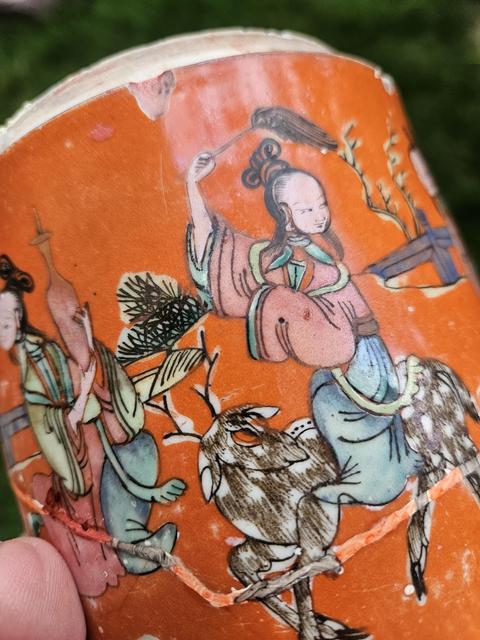 古玩陶瓷珊瑚紅地粉彩人物蓋缸真品鑒賞圖