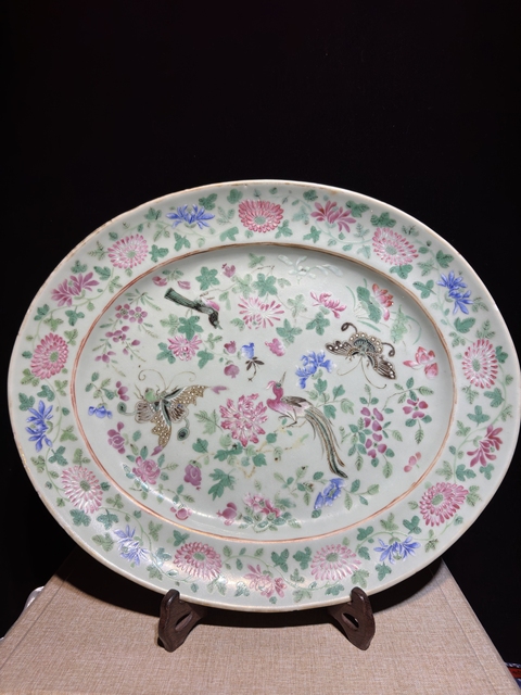 古玩陶瓷花鳥蝶紋粉彩盤真品鑒賞圖