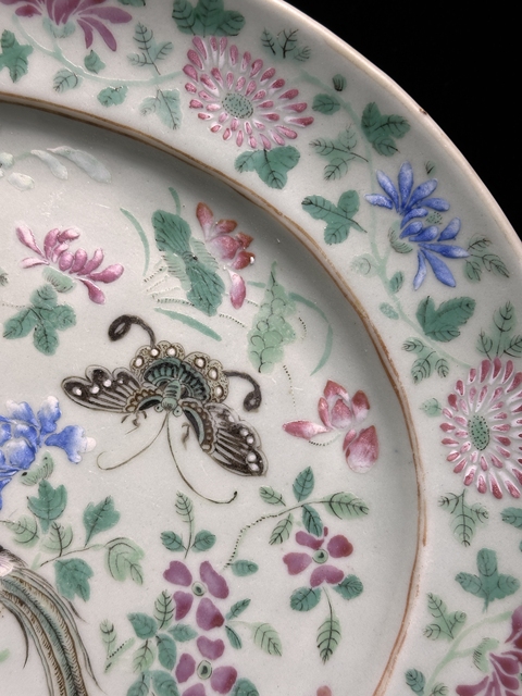 古玩陶瓷花鳥蝶紋粉彩盤真品鑒賞圖