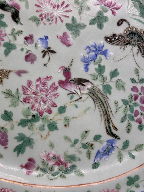 古玩陶瓷花鳥蝶紋粉彩盤真品鑒賞圖