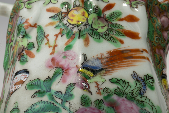 古玩陶瓷·廣彩開窗花鳥人物紋花口奶壺
真品鑒賞圖