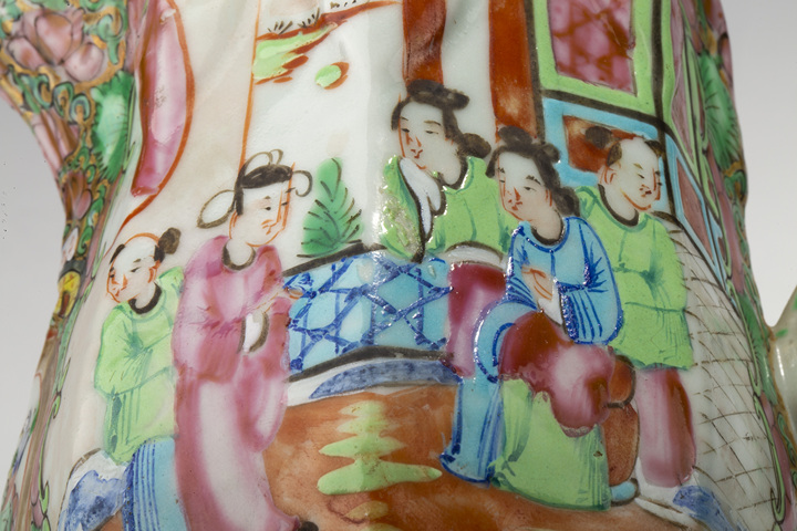 古玩陶瓷·廣彩開窗花鳥人物紋花口奶壺
真品鑒賞圖