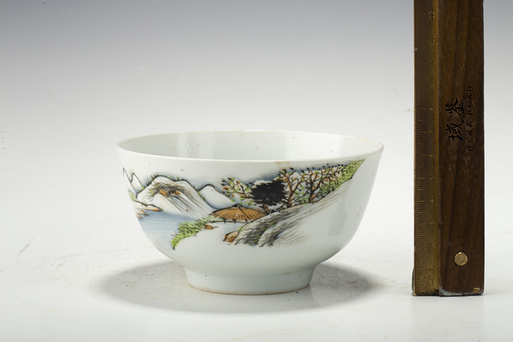 古玩陶瓷·粉彩山水紋碗
真品鑒賞圖