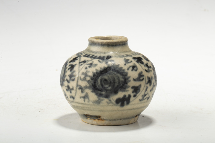 古玩陶瓷·青花纏枝花卉紋水盂
真品鑒賞圖