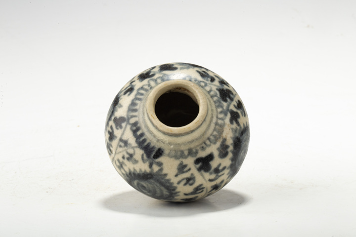 古玩陶瓷·青花纏枝花卉紋水盂
真品鑒賞圖