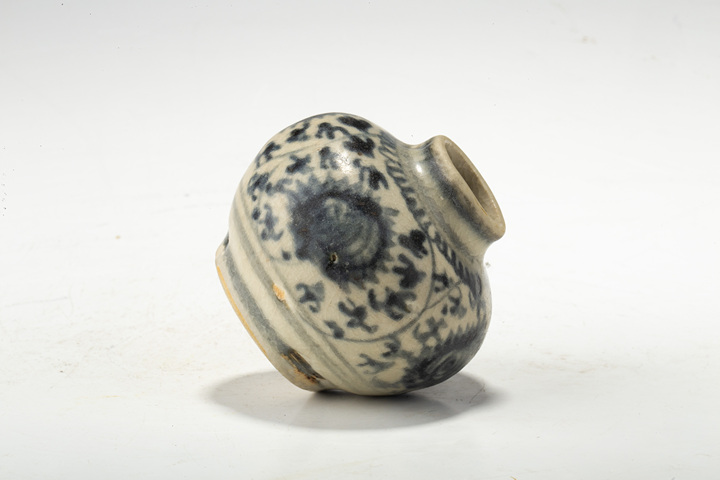 古玩陶瓷·青花纏枝花卉紋水盂
真品鑒賞圖