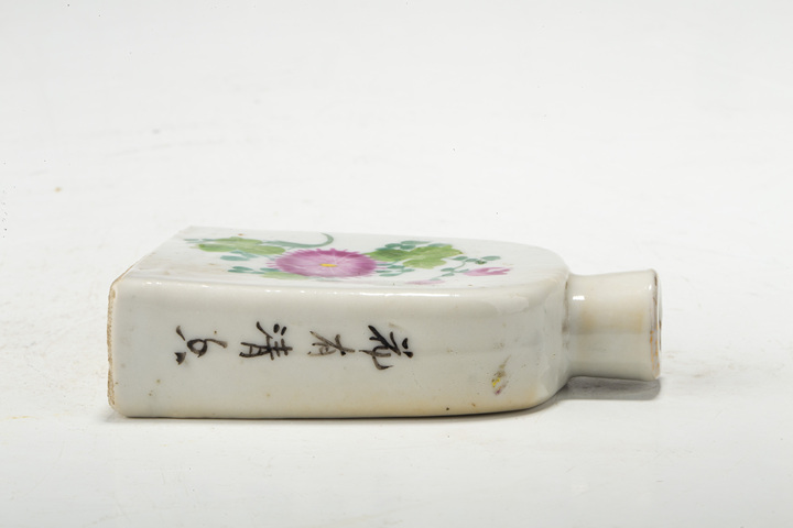 古玩陶瓷·粉彩花卉紋小扁壺
真品鑒賞圖