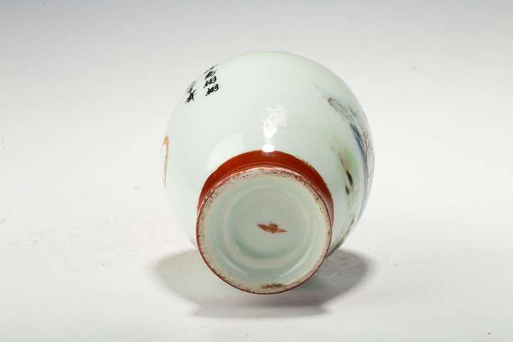 古玩陶瓷·粉彩山川秀色圖觀音瓶
真品鑒賞圖