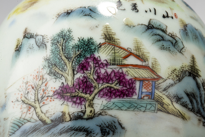 古玩陶瓷·粉彩山川秀色圖觀音瓶
真品鑒賞圖