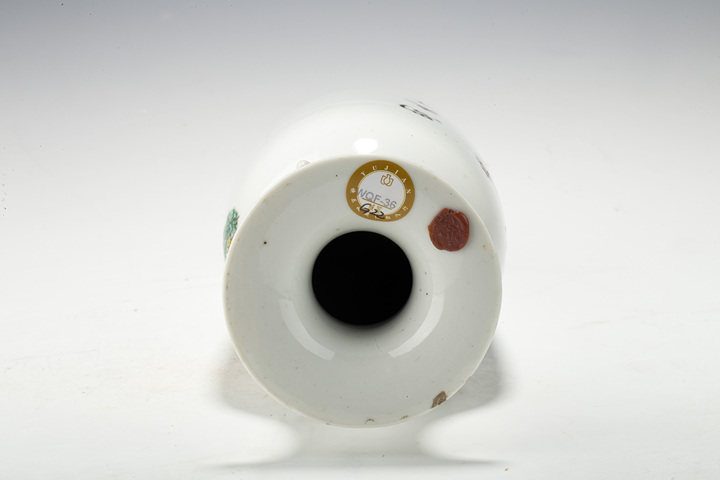 古玩陶瓷·粉彩陶淵明愛(ài)菊?qǐng)D雙耳瓶
真品鑒賞圖