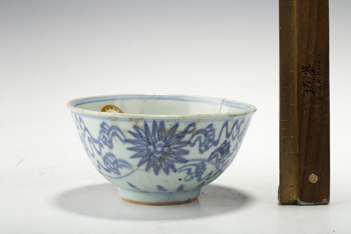 古玩陶瓷清早·青花纏枝花卉紋碗真品鑒賞圖