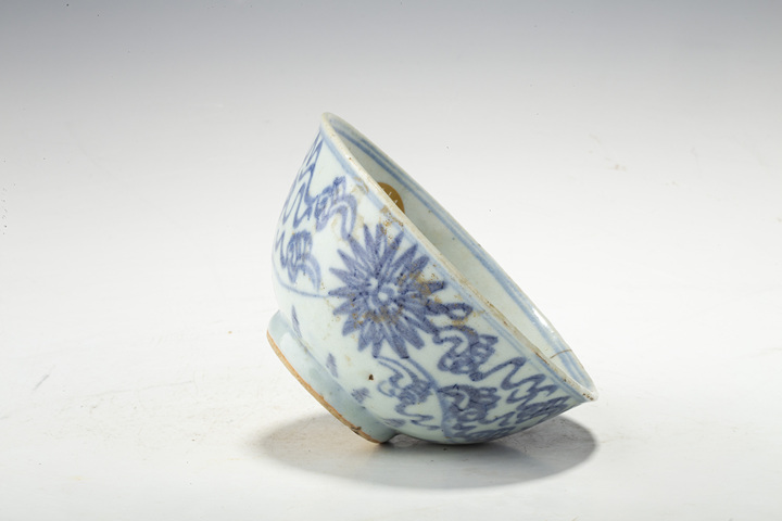 古玩陶瓷清早·青花纏枝花卉紋碗真品鑒賞圖