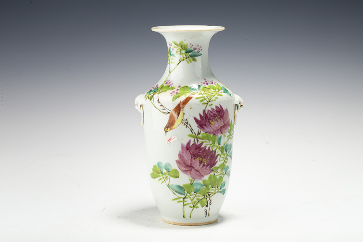 古玩陶瓷·粉彩花鳥紋獸耳瓶
真品鑒賞圖