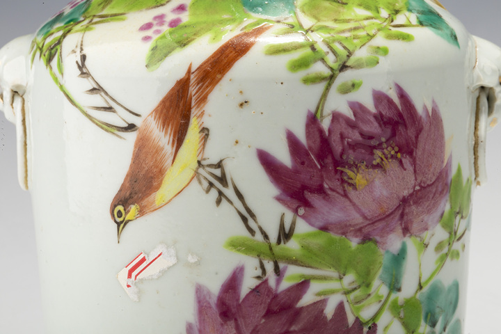 古玩陶瓷·粉彩花鳥紋獸耳瓶
真品鑒賞圖