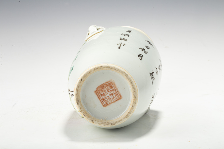古玩陶瓷·粉彩花鳥紋獸耳瓶
真品鑒賞圖