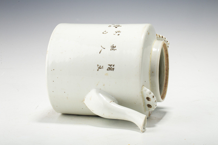 古玩陶瓷·粉彩仕女教子圖提梁壺
真品鑒賞圖