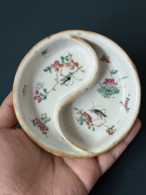 古玩陶瓷一鳴驚人粉彩格盤真品鑒賞圖