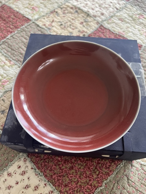 古玩陶瓷紅釉盤真品鑒賞圖