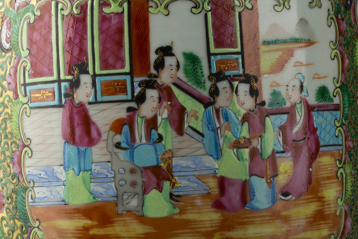 古玩陶瓷清晚·廣彩開窗人物花鳥紋堆塑螭龍獅耳瓶拍賣，當前價格1552元