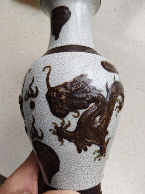 古玩陶瓷哥釉鐵骨泥龍紋撇口瓶真品鑒賞圖