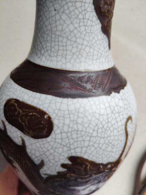 古玩陶瓷哥釉鐵骨泥龍紋撇口瓶真品鑒賞圖
