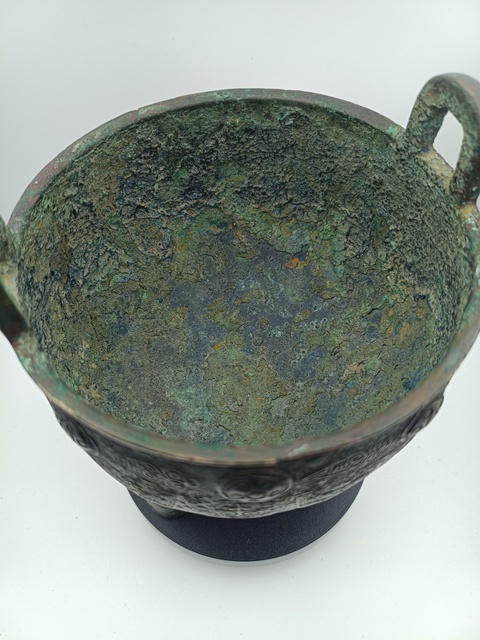 古玩銅器商圓柱腿蠶紋小鼎真品鑒賞圖