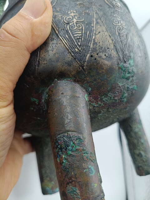 古玩銅器商圓柱腿蠶紋小鼎真品鑒賞圖