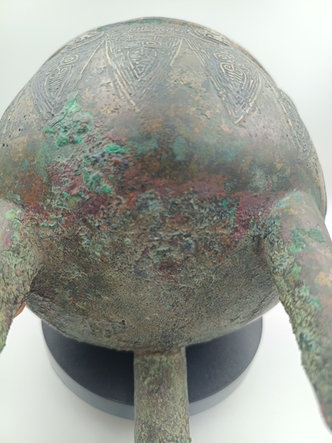 古玩銅器商圓柱腿蠶紋小鼎真品鑒賞圖