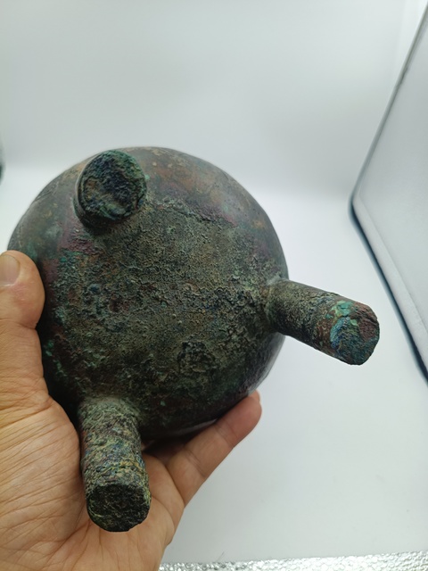 古玩銅器商圓柱腿蠶紋小鼎真品鑒賞圖