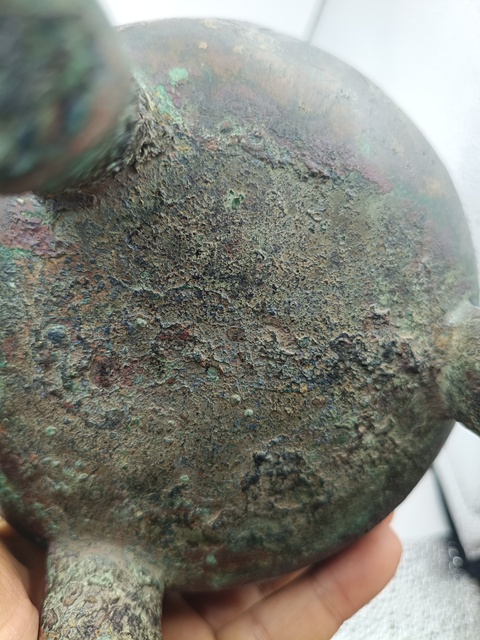 古玩銅器商圓柱腿蠶紋小鼎真品鑒賞圖