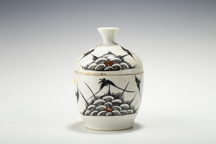 古玩陶瓷·墨彩海晏升平圖蓋缸
真品鑒賞圖