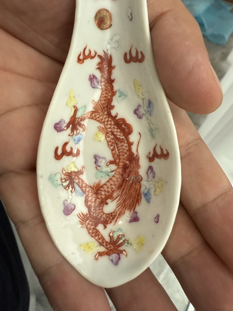 古玩陶瓷晚清民國 粉彩云龍紋勺真品鑒賞圖