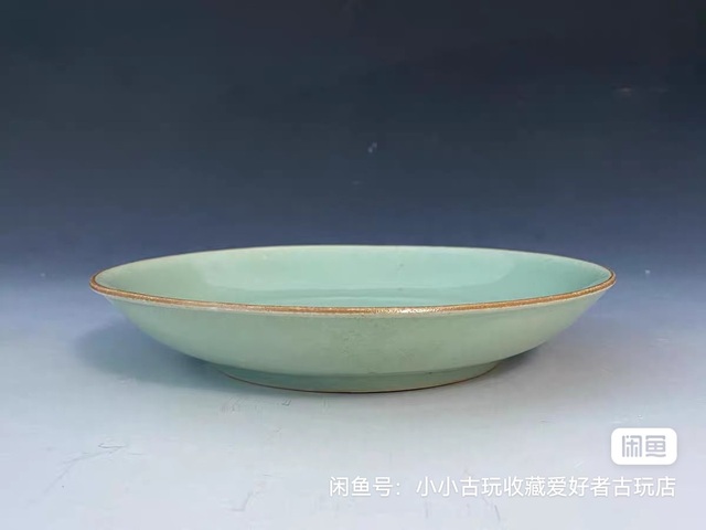 古玩陶瓷嘉慶豆青釉盤真品鑒賞圖