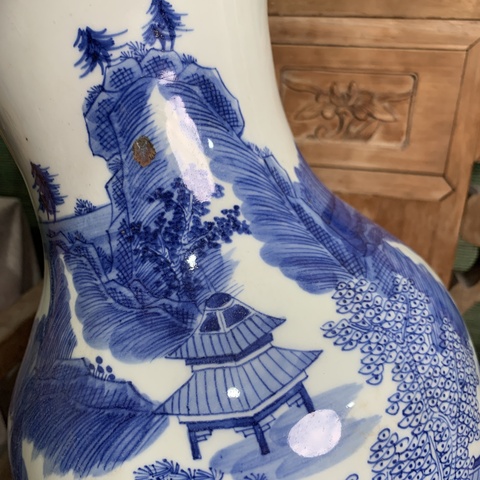 古玩陶瓷山水紋青花瓶真品鑒賞圖