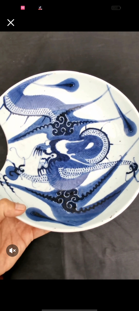 古玩陶瓷青花過墻龍紋盤真品鑒賞圖