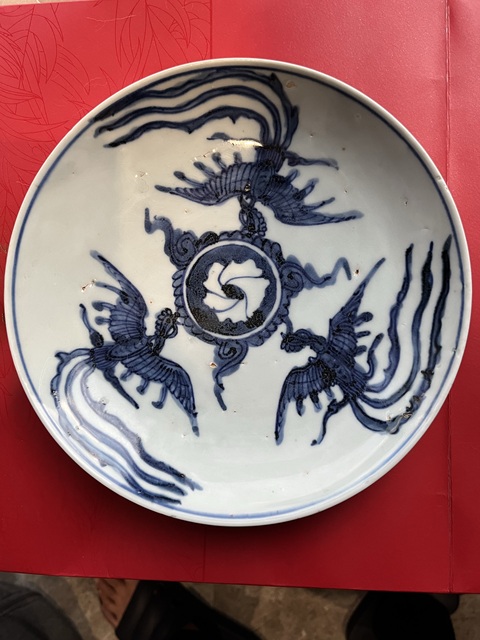 古玩陶瓷青花龍紋臥盤真品鑒賞圖