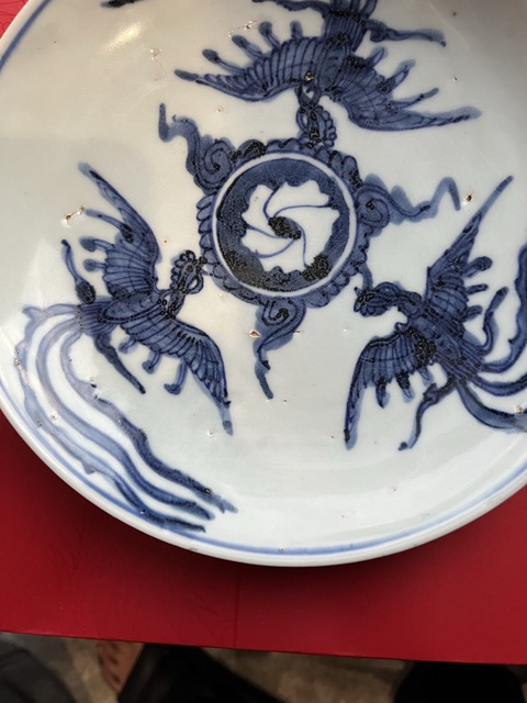 古玩陶瓷青花龍紋臥盤真品鑒賞圖