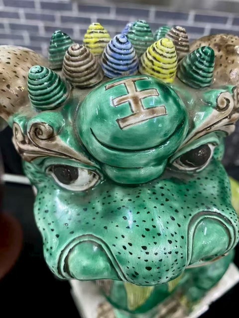 古玩陶瓷素三彩獅子真品鑒賞圖