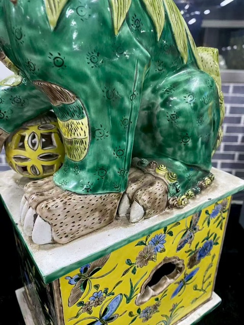古玩陶瓷素三彩獅子真品鑒賞圖