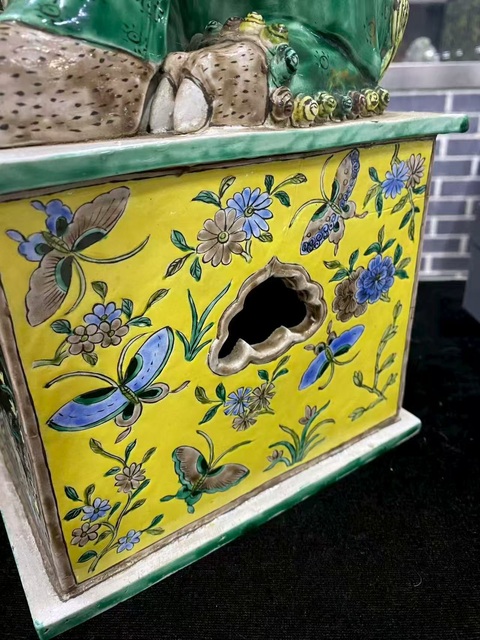 古玩陶瓷素三彩獅子真品鑒賞圖
