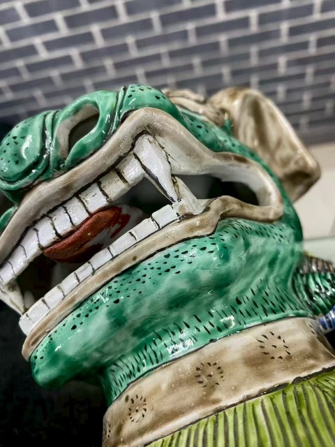 古玩陶瓷素三彩獅子真品鑒賞圖