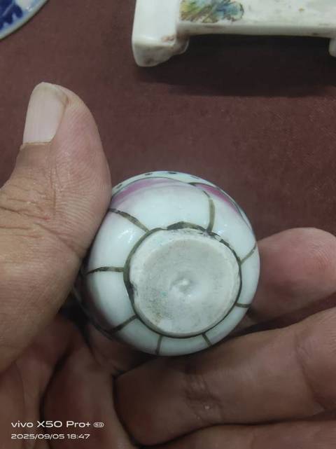 古玩陶瓷蓮瓣紋酒杯真品鑒賞圖