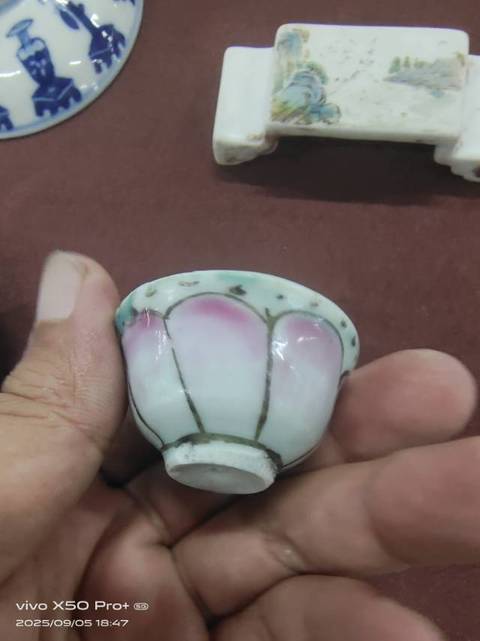 古玩陶瓷蓮瓣紋酒杯真品鑒賞圖