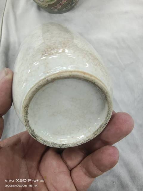 古玩陶瓷哥釉鐵骨泥瓶真品鑒賞圖