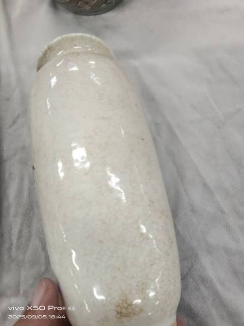 古玩陶瓷哥釉鐵骨泥瓶真品鑒賞圖