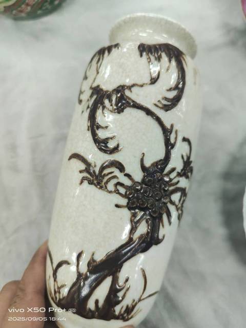 古玩陶瓷哥釉鐵骨泥瓶真品鑒賞圖