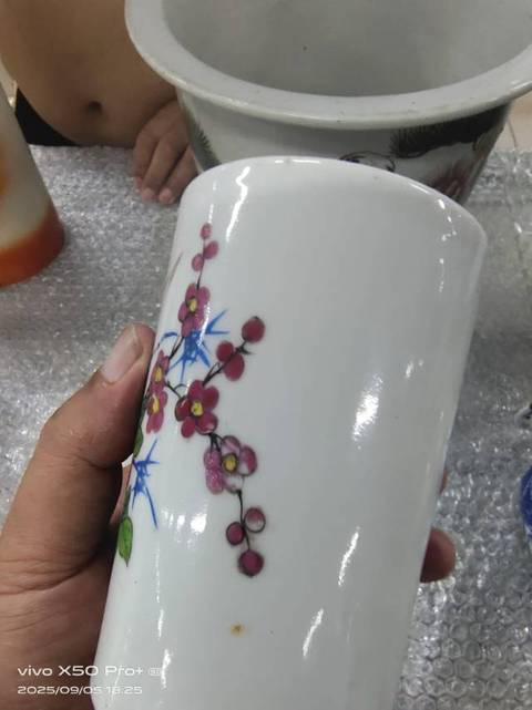 古玩陶瓷粉彩筆桶真品鑒賞圖