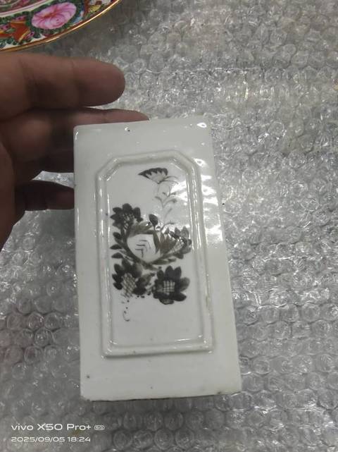 古玩陶瓷墨彩四方筆筒真品鑒賞圖